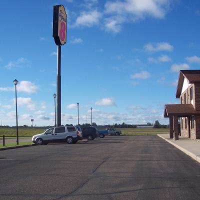 Sealcoating Line Striping at Super 8 in Perham